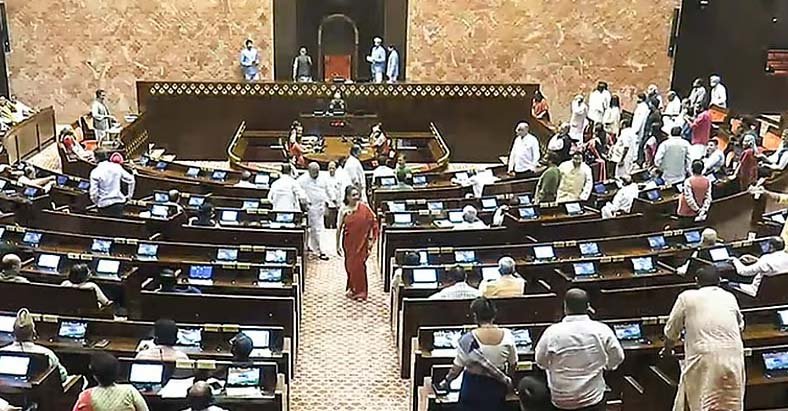 மக்களவையில் கடும் விவாதத்தை  ஏற்படுத்திய குன்றத்து விவகாரம்